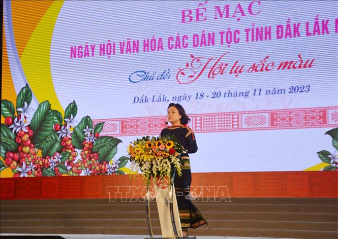 Đc H' Yim Kđoh - Phó Chủ tịch UBND tỉnh phát biểu bế mạc Ngày hội